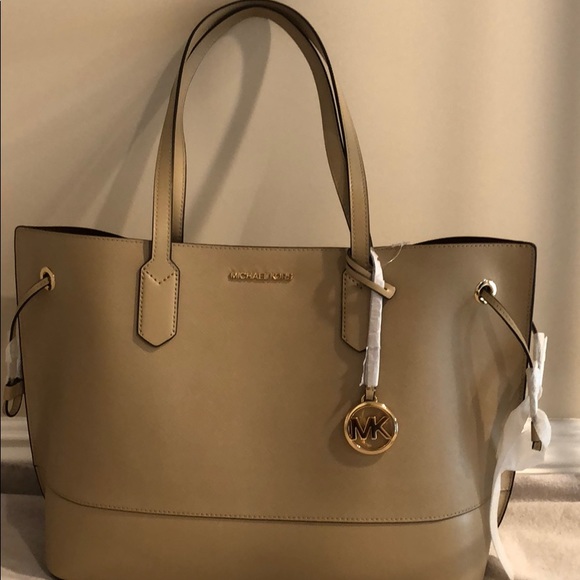 Brand new Michael Kors tote - Picture 1 of 3